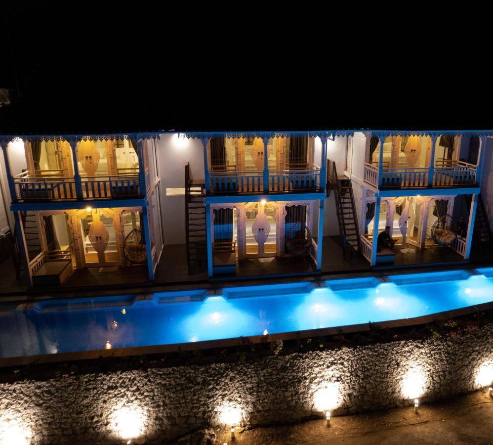 Mambo Hill Resort Toyapakeh Exterior photo