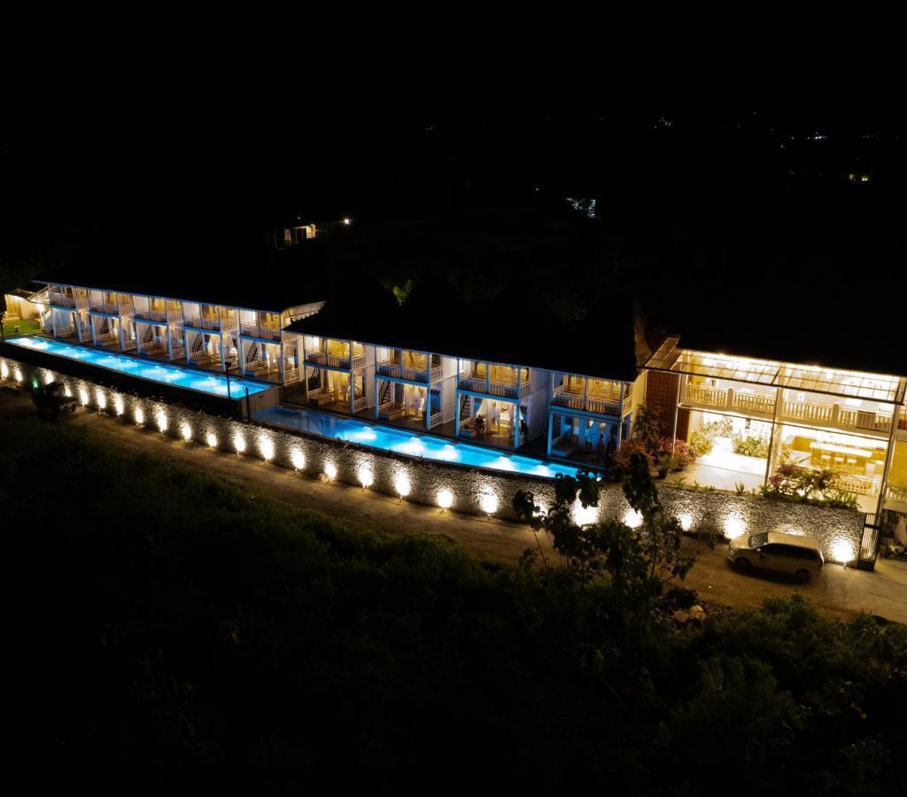 Mambo Hill Resort Toyapakeh Exterior photo
