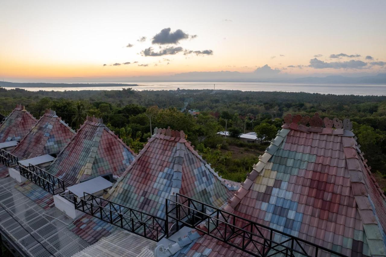 Mambo Hill Resort Toyapakeh Exterior photo