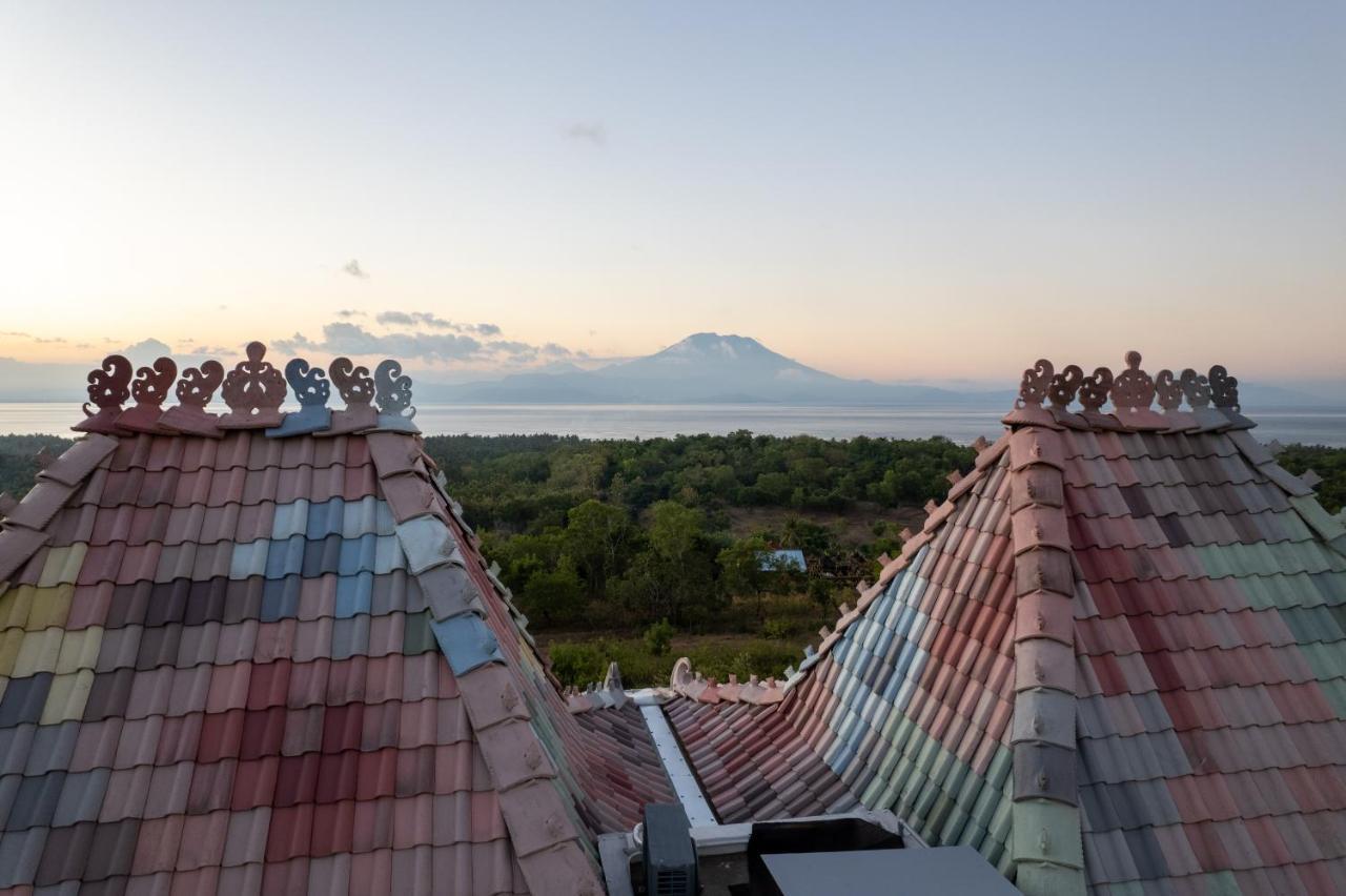 Mambo Hill Resort Toyapakeh Exterior photo