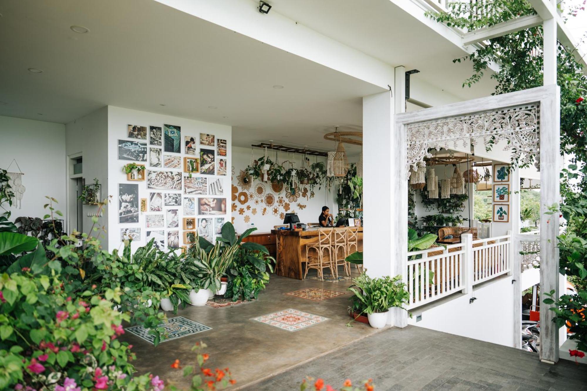 Mambo Hill Resort Toyapakeh Exterior photo