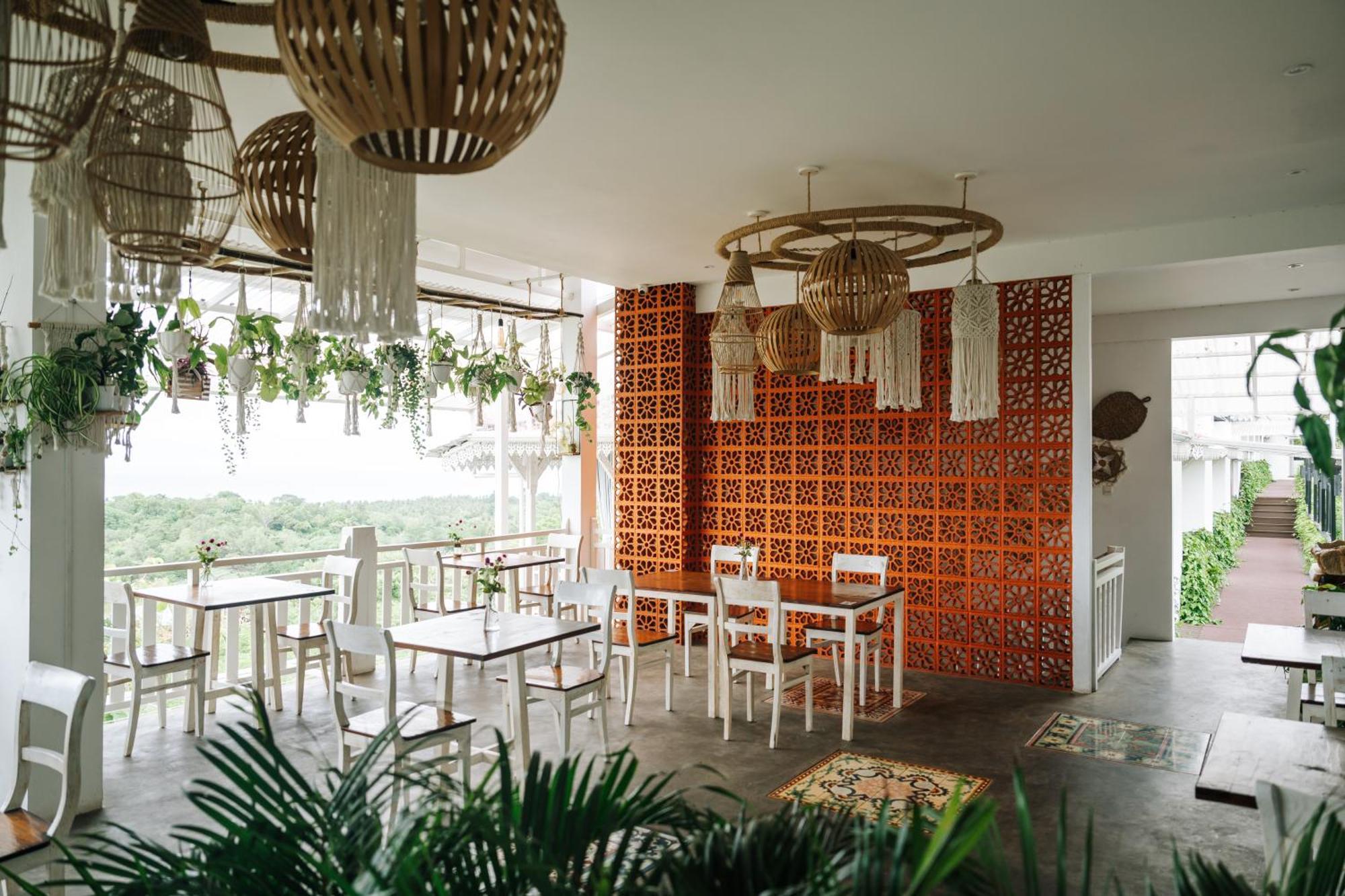 Mambo Hill Resort Toyapakeh Exterior photo