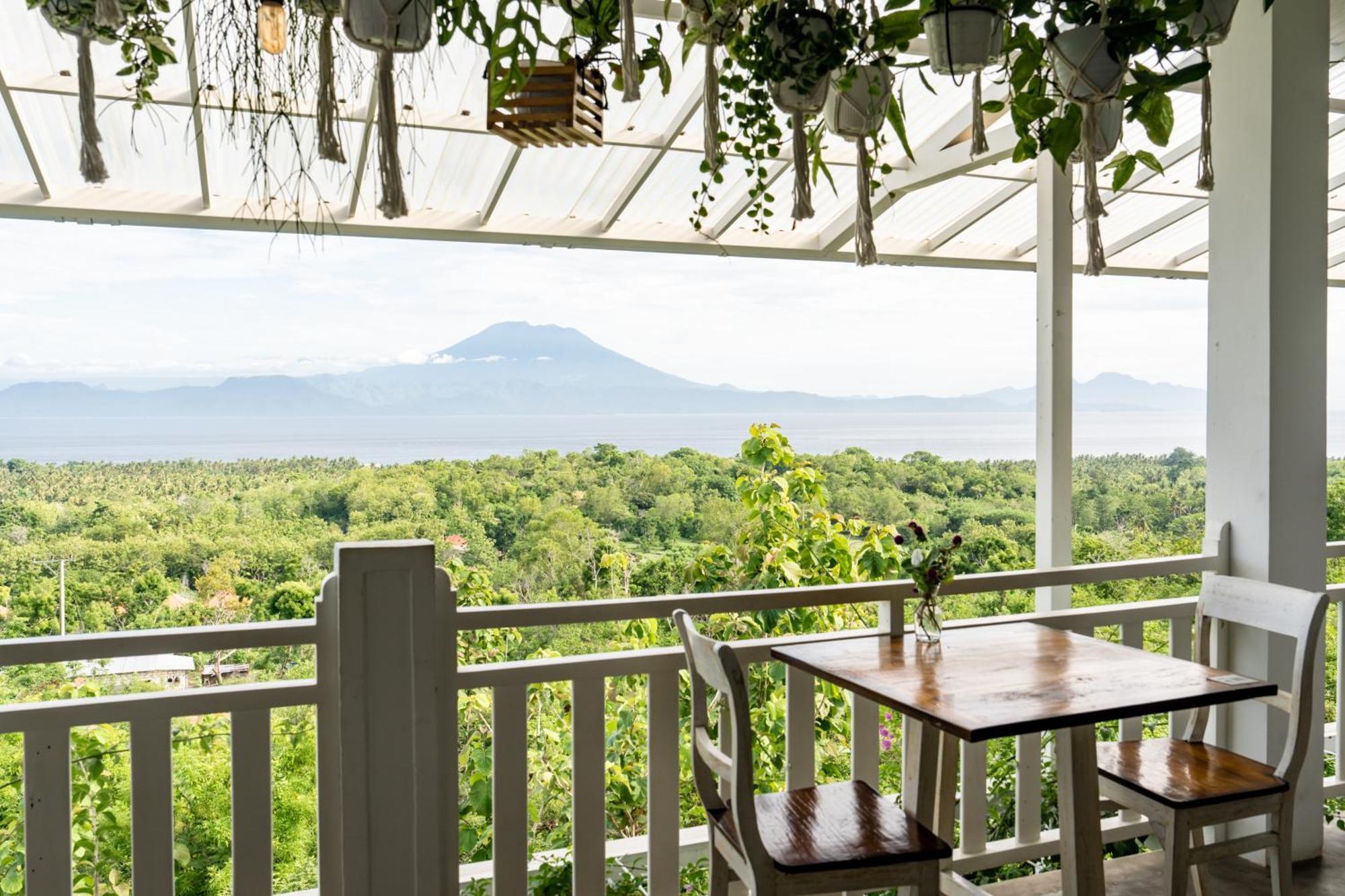 Mambo Hill Resort Toyapakeh Exterior photo